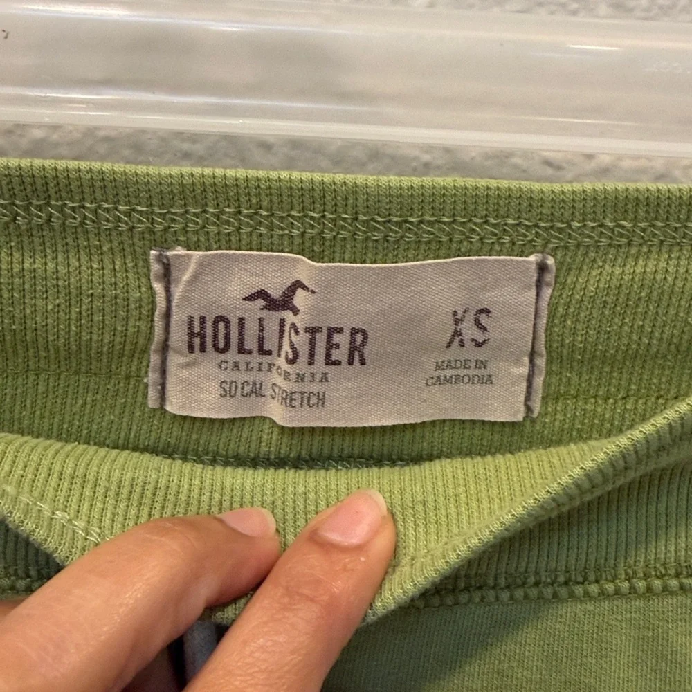 Hollister green color